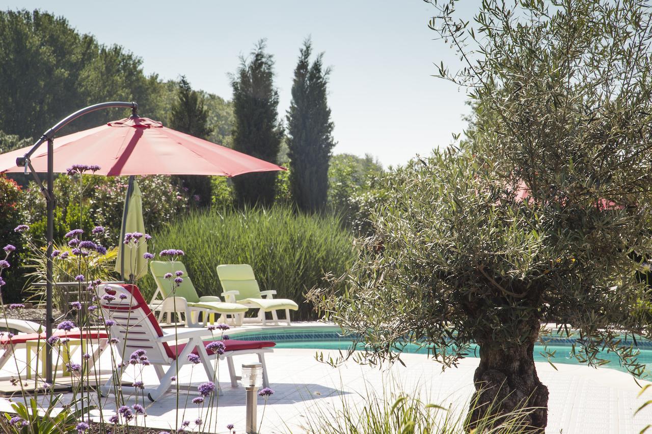 Bed and Breakfast Domaine Les Magasins Bram Exterior foto